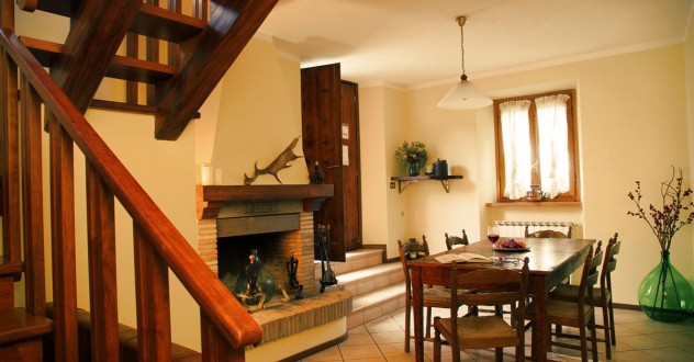 Apartment in Tuscany and self catering vacation home holiday: apartment near Montedoglio Lake with swimming pool