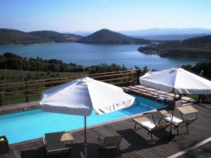 piscina-sul-lago-di-montedoglio