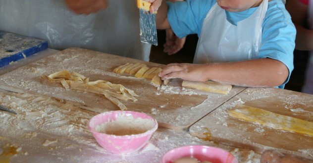 Family cooking class in Tuscan Farmhouse
